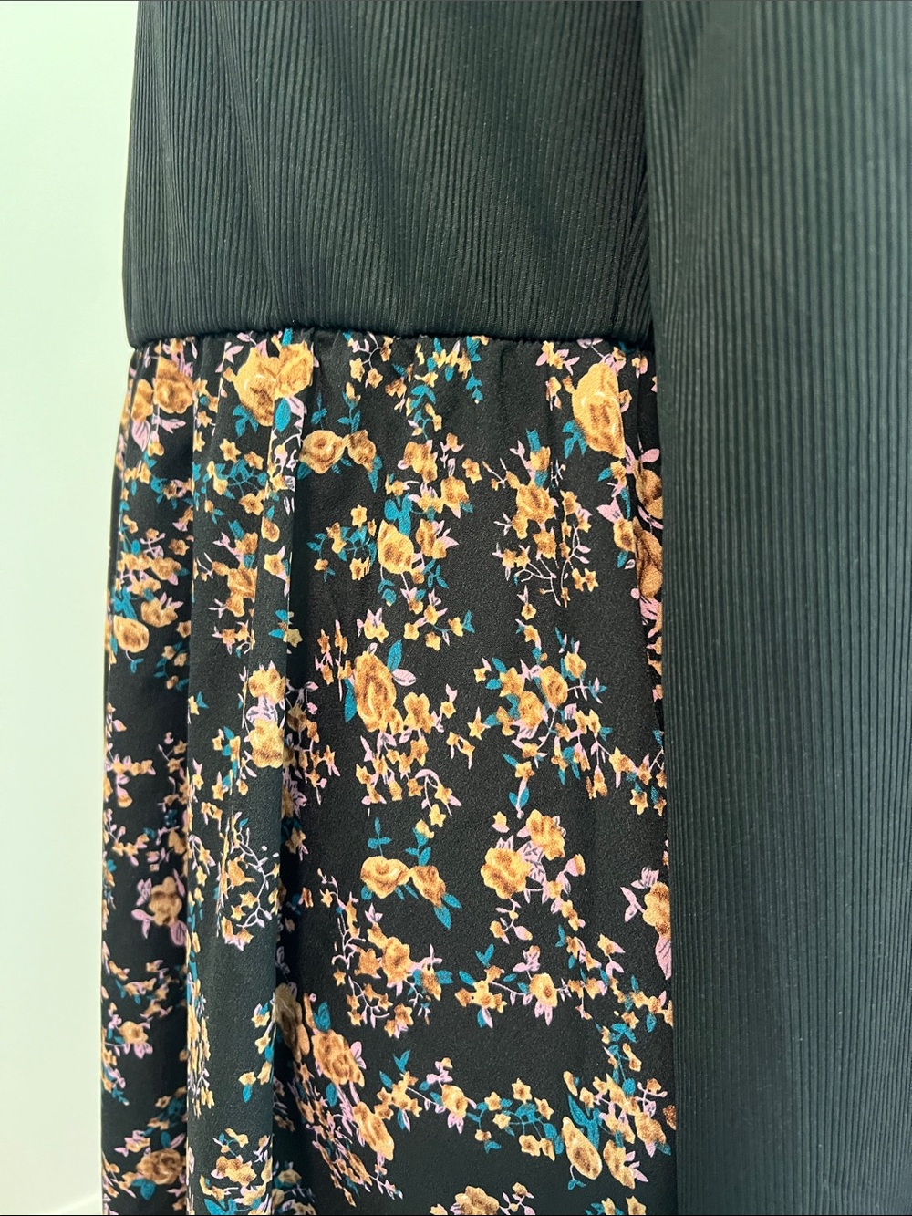 Black Floral Long-Sleeve V-Neck Midi Dress - Picture 9 of 11